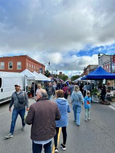 Crowd at the Milton Farmers' Market.